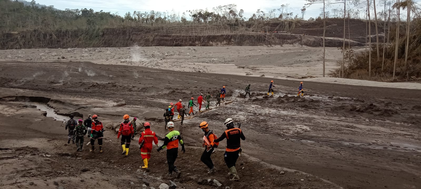 Grup MIND ID Turunkan Tim Tanggap Darurat dan Distribusi Bantuan untuk Semeru