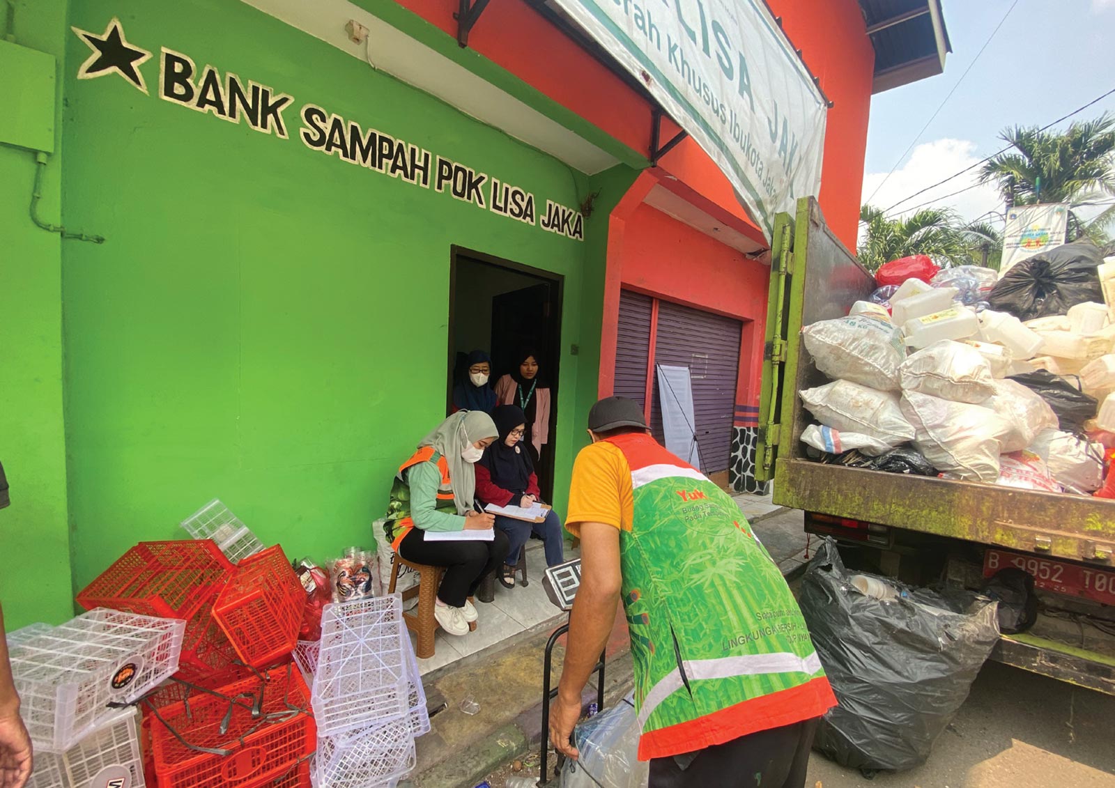 Peduli Pengelolaan Sampah Perkotaan, MIND ID Melalui PT ANTAM Tbk Bentuk Program Bank Sampah Pintar
