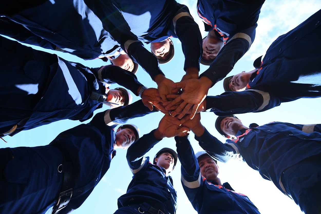 20 Insan Grup MIND ID Terima Penghargaan Dharma Karya ESDM 2021